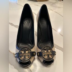 EUC Tory Burch Amanda Navy & Canvas Peep Toe Wedges